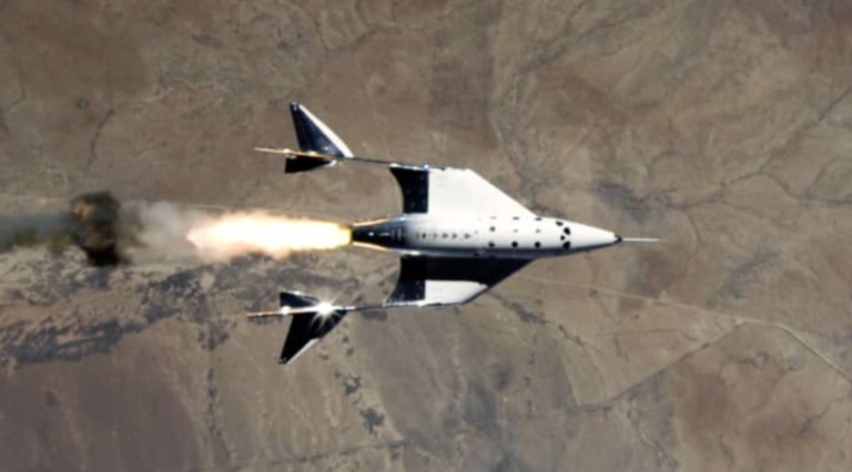 Virgin Galactic впервые запустил устройство с двумя пассажирами