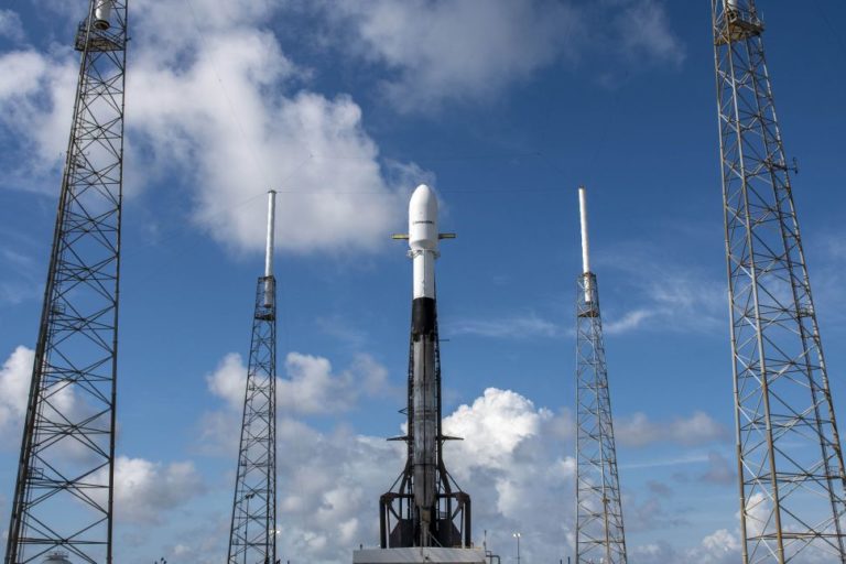 SpaceX запустил спутник связи SiriusM