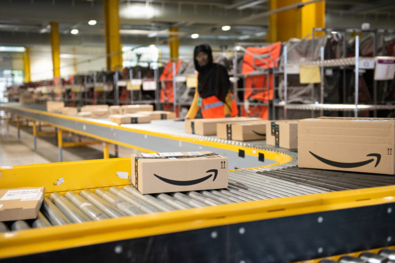 В Amazon сотрудников увольняет алгоритм, даже если в работе не было нареканий