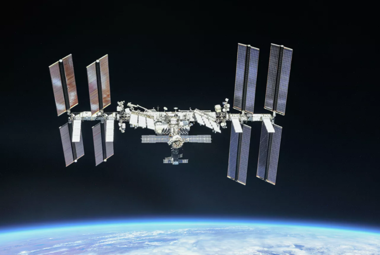 Грузовой корабль Dragon пристыковался к МКС