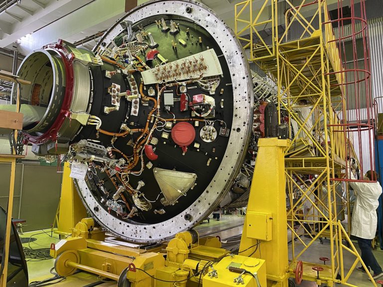 Полноценный космический корабль и часть МКС: все о российском модуле «Наука»