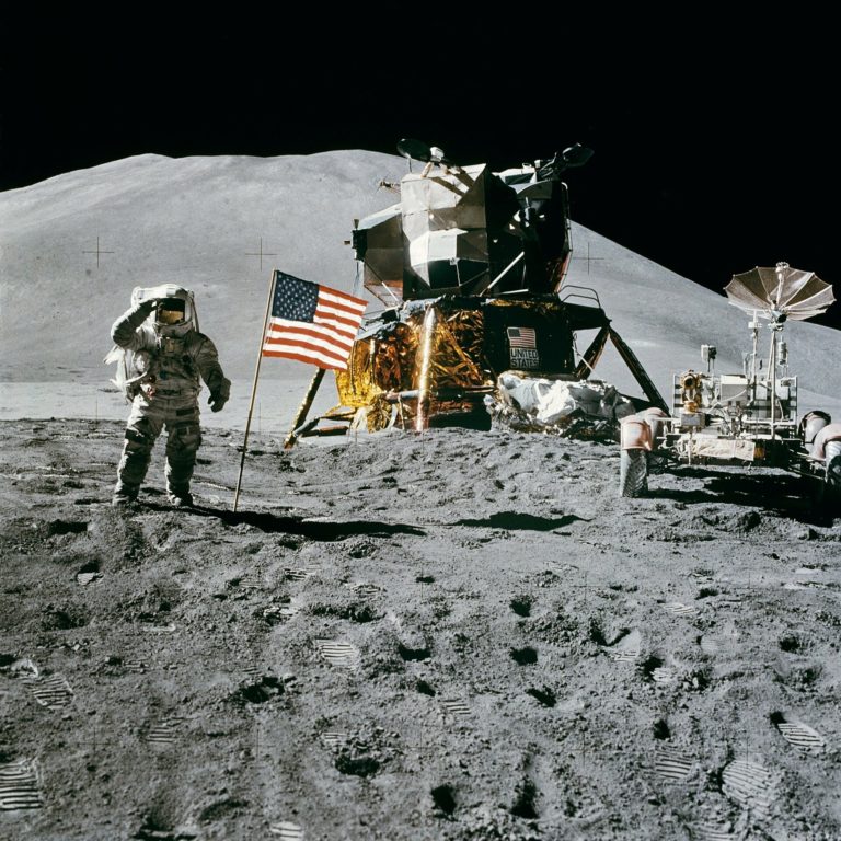 Исследование: подъемная ступень «Аполлона-11» до сих пор может находиться на орбите Луны