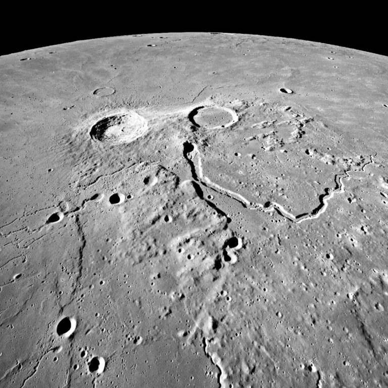 Ученые создали мини-радар для сканирования Луны в поисках воды и мест для обитания