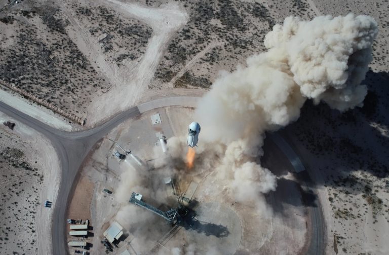Посмотрите, как Джефф Безос на ракете New Shepard полетит в космос