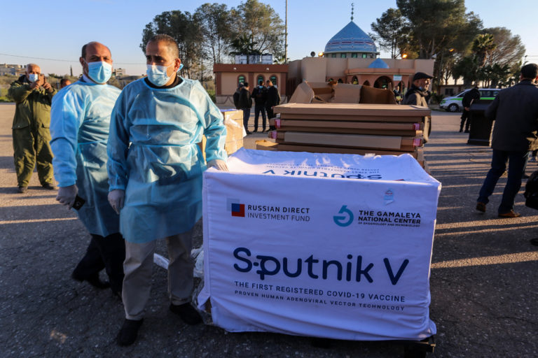 «Спутник V» хуже борется с южноафриканским вариантом COVID-19