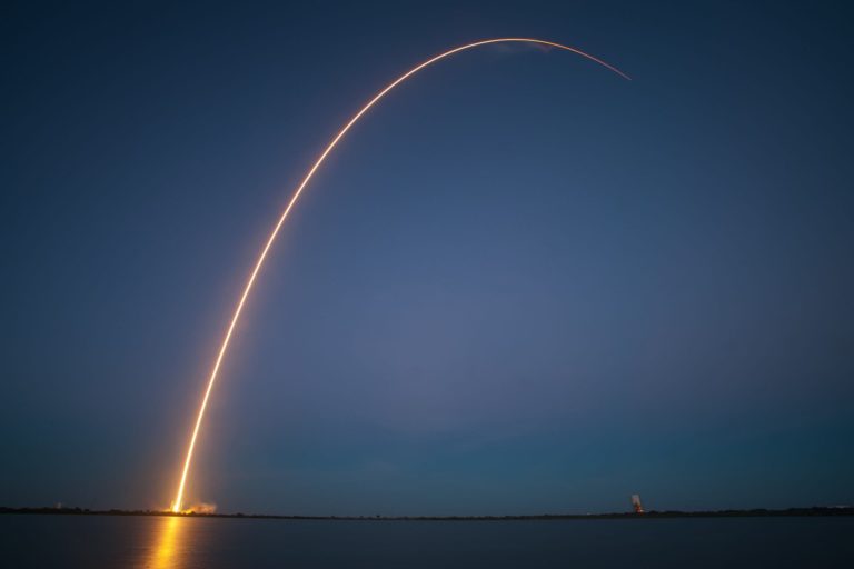 SpaceX отправила на космическую станцию ​​муравьев, авокадо и робота