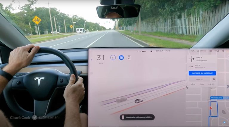 Электромобили Tesla начали самостоятельно проезжать нерегулируемые перекрестки