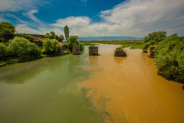 Новые наноячейки ловят загрязняющие вещества в воде