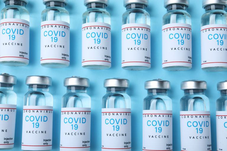 COVID-19 мутирует, а вакцины модернизируют: как бороться с новыми штаммами