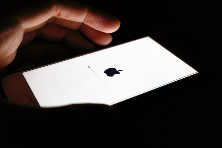 Apple будет искать запрещенный контент в фотографиях пользователей: как это будет работать