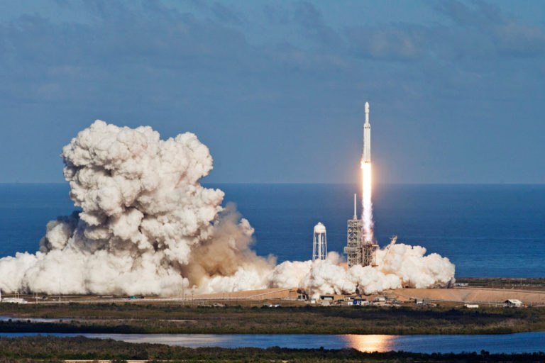 Смертельно опасный туризм: как рисковала SpaceX при запуске первого гражданского экипажа