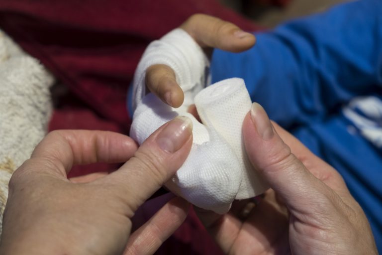 Уникальная умная повязка отправляет данные о состоянии раны прямо на смартфон