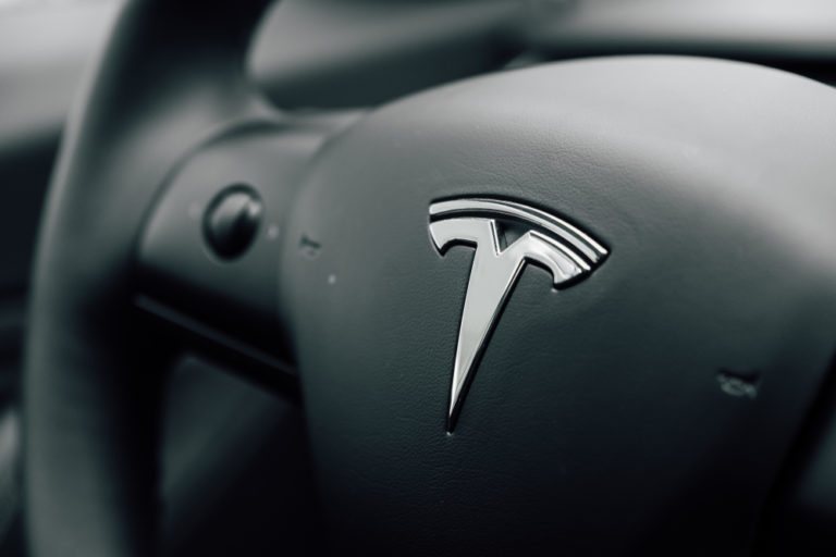 Криминалисты взломали систему хранения данных Tesla, чтобы расследовать аварии