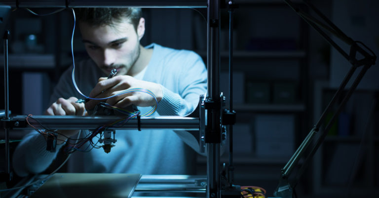 Наноинженеры напечатали на 3D-принтере орнаменты из стекла