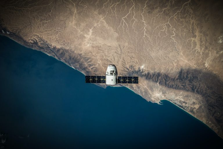 НАСА запустит в космос лазеры для ускорения передачи информации