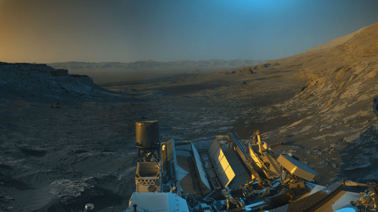 Открытка с Марса: Curiosity сделал панорамный снимок гор на Красной планете