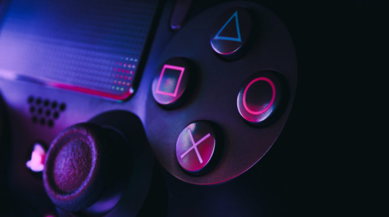 VGC: Sony создает геймпад, в который вставляется смартфон