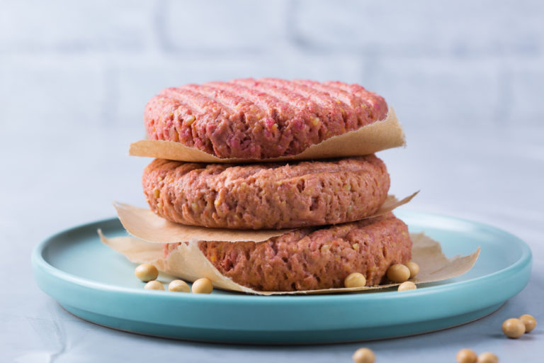 FoodTech-стартап, создающий мясо из растений, запустил пельмени и колбаски