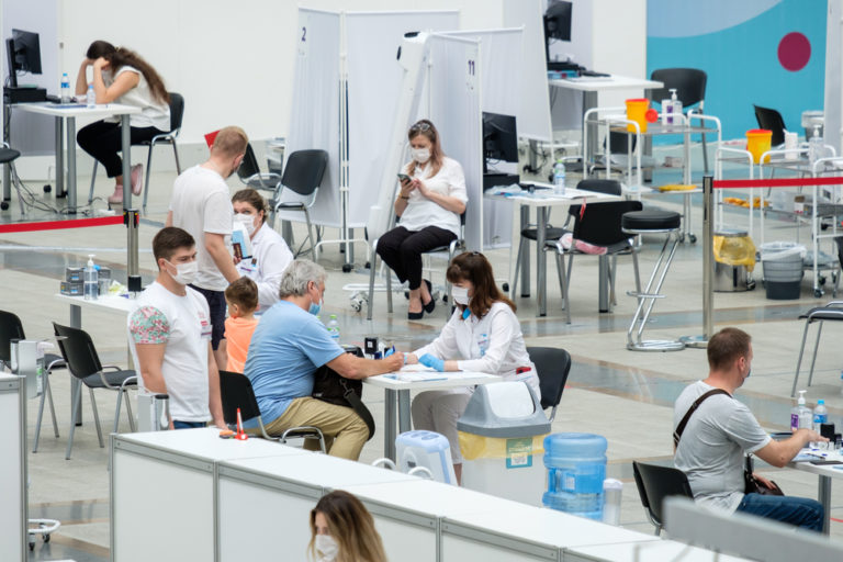 The Lancet подтвердил эффективность «Спутник Лайт»: все, что вам нужно знать о вакцине