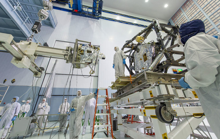 Самый большой космический телескоп установили на ракету Ariane 5