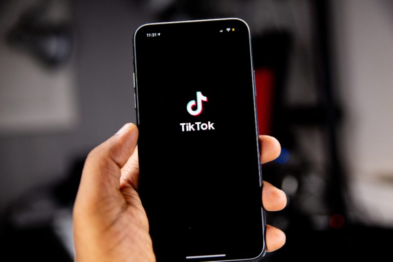 Во имя науки: 7 познавательных TikTok-аккаунтов о космосе, бактериях и древних животных