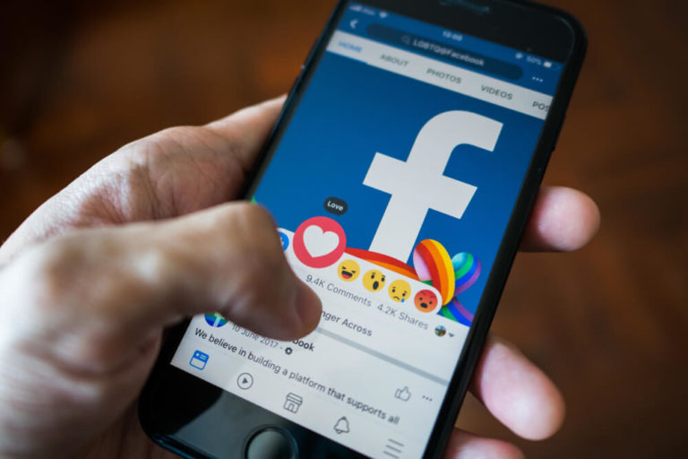 Новый ИИ от Facebook борется с дезинформации о вакцинации COVID-19