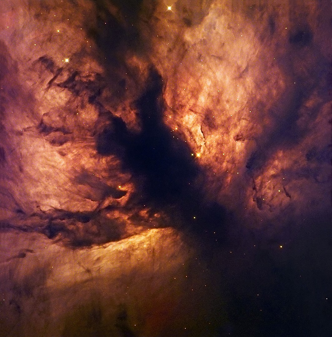 Астрономы сфотографировали туманность Пламя спустя десять лет