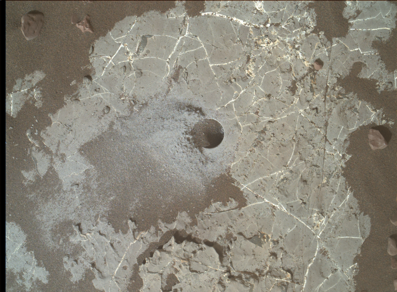 Порошок, полученный из этой скважины на Марсе, оказался богатым углеродом-12. Этот изотоп углерода имеет решающее значение для жизни на Земле.