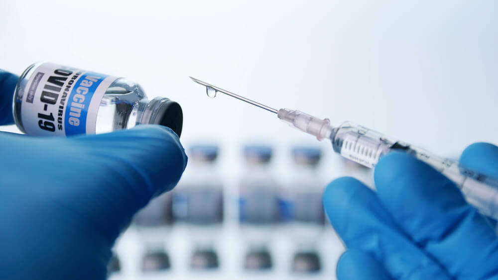 Pfizer и BioNTech начали клинические испытания вакцины против штамма омикрон