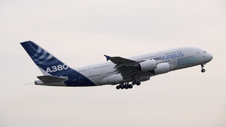 Самолет A380 совершил первый перелет на растительном масле