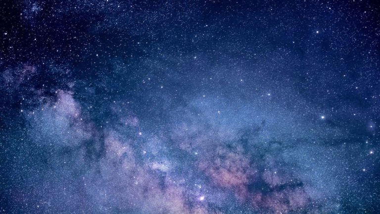 Индийские астрономы нашли галактику, которая скрывалась на фоне ярких объектов