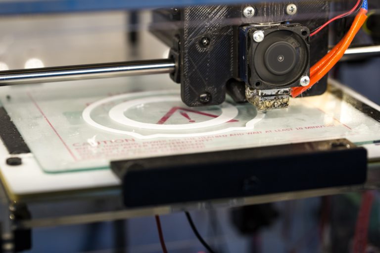 Инженеры напечатали мелкие детали из стекла с помощью новой технологии 3D-печати
