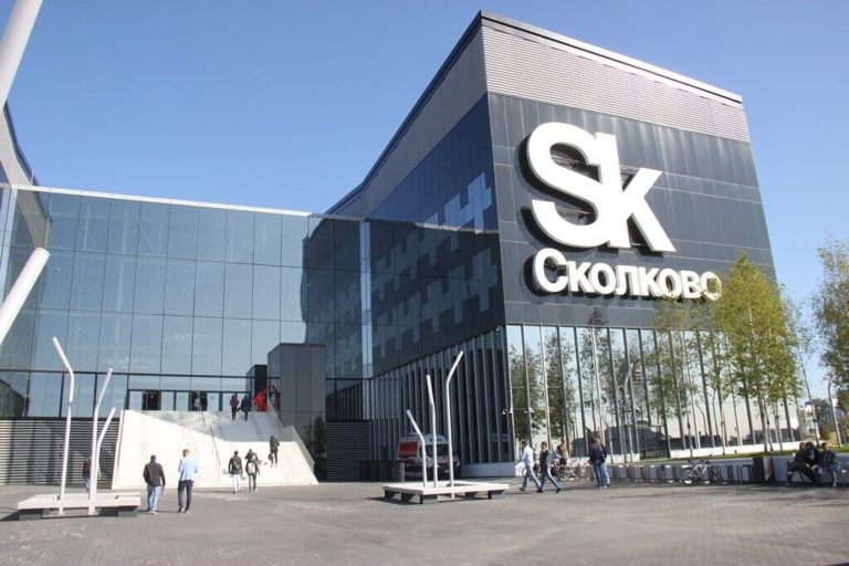 На Startup Village в «Сколково» обсудят отток ИТ-специалистов и «технологии выживания»