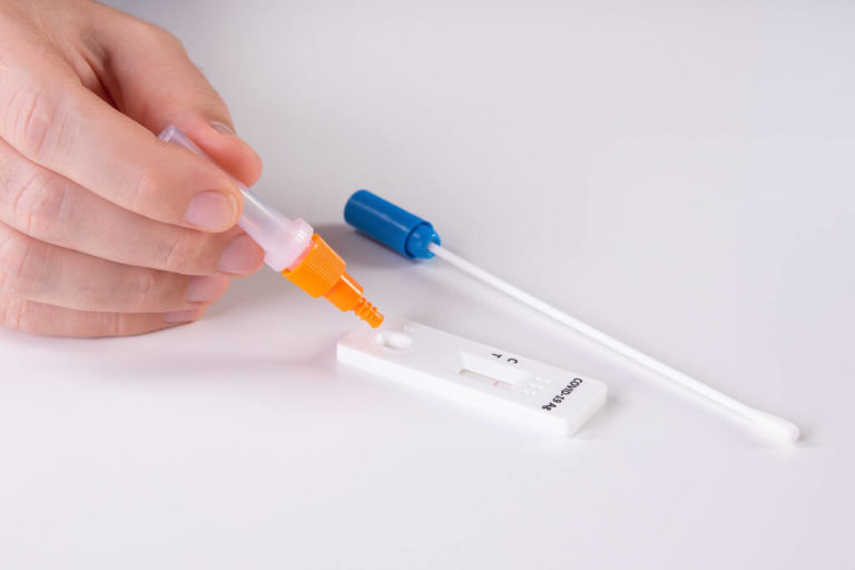 FDA одобрило первый домашний тест на грипп, COVID-19 и RSV