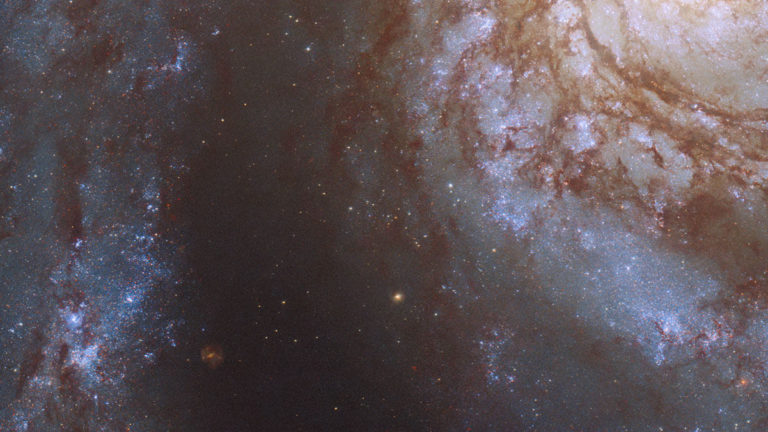 Посмотрите на великолепную спиральную галактику через объектив Hubble