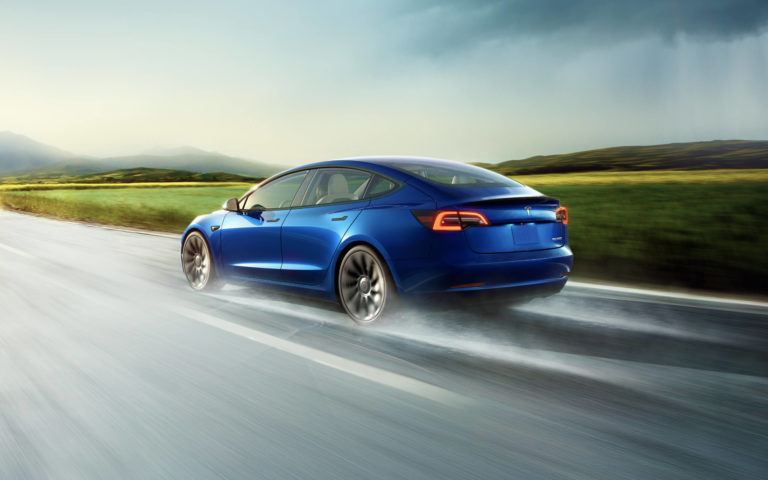 Tesla стала рекордсменом по числу аварий с участием автомобиля без водителя