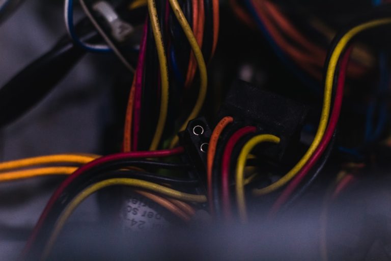 Новый оптический кабель передает 400 ГБ данных в секунду