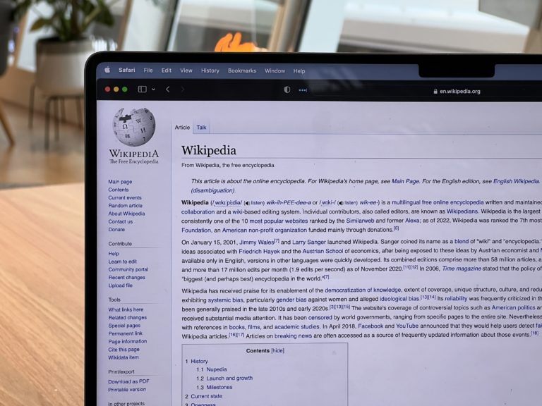 ИИ будет автоматически проверять все факты в «Википедии»