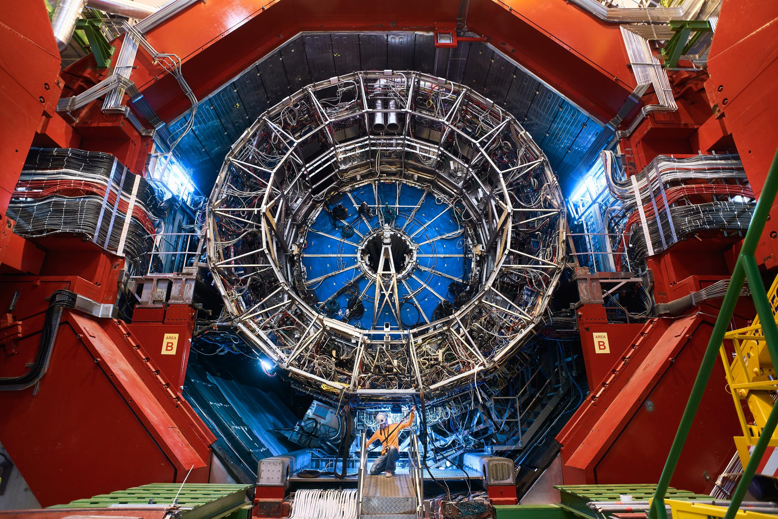 Разгадка появления Вселенной и путешествия в прошлое: для чего нужен Большой адронный коллайдер