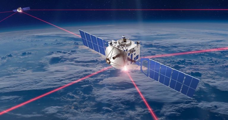SpaceX заплатит $25 000 хакеру, который взломает сеть Starlink