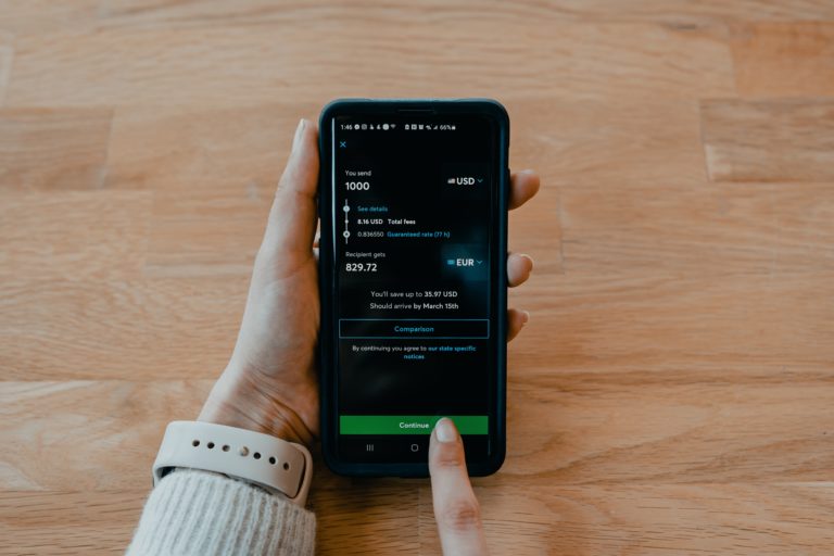 ИИ выдает кредиты, а клиенты платят частями: как будет работать банк будущего