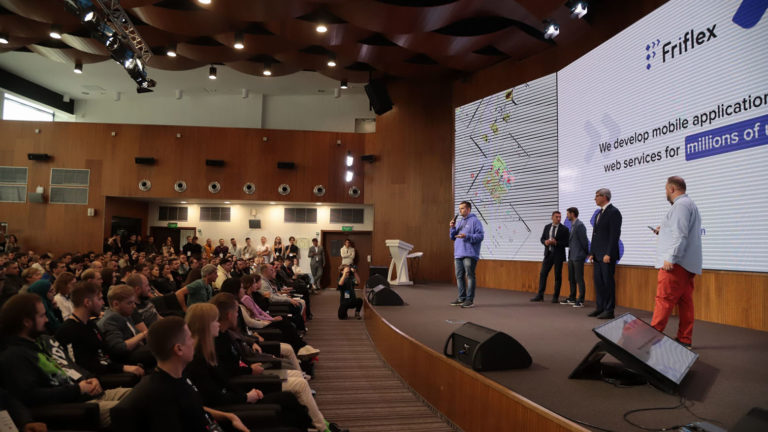 На конференции CrossConf обсудили кроссплатформенную разработку и тренды в ИТ