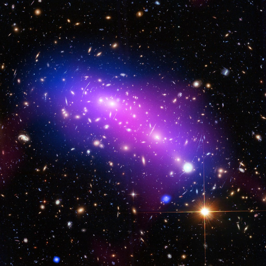 На заре Вселенной найдена группа галактик: одна из них медленно умирает