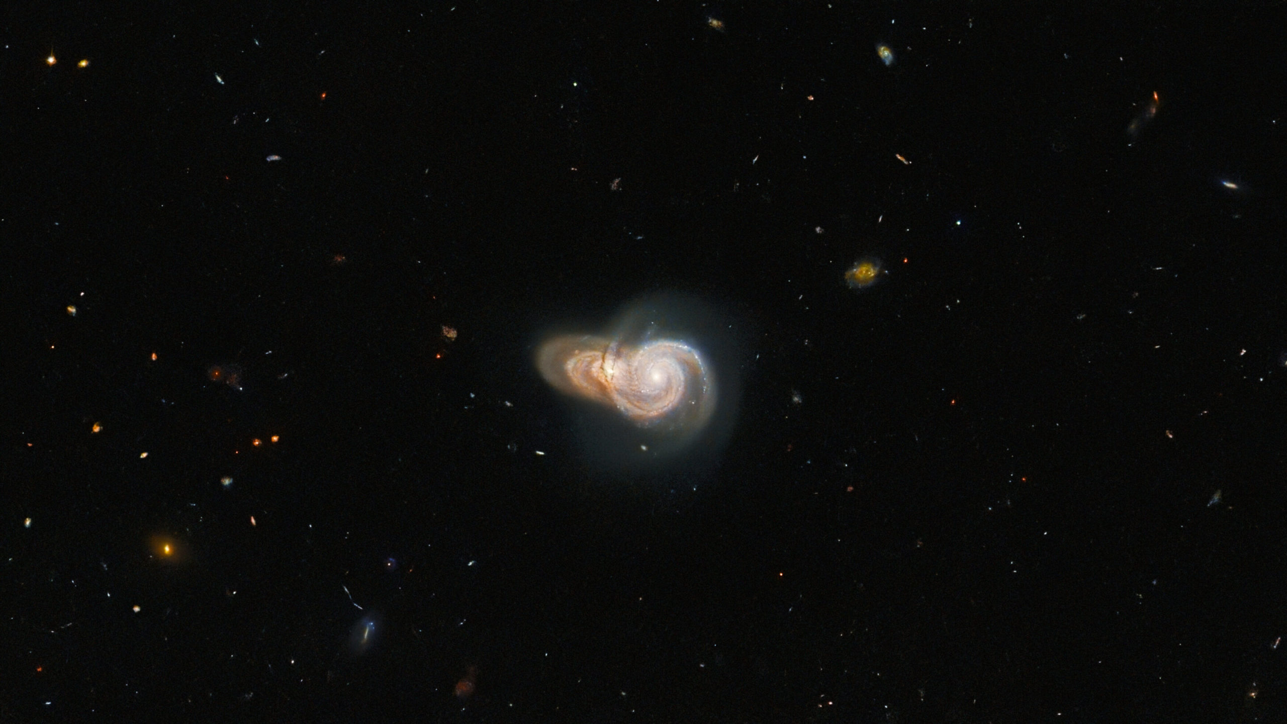 Посмотрите на две галактики, которые «столкнулись» на новом снимке «Хаббла»