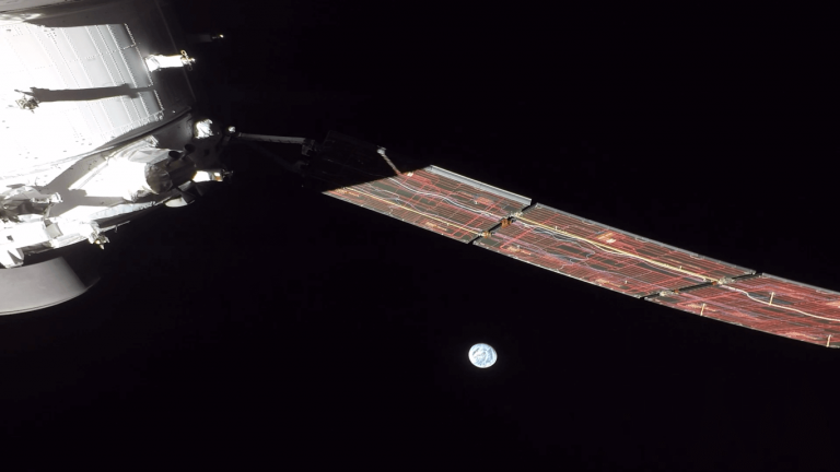 Посмотрите на восход Земли над Луной с борта космического корабля Orion