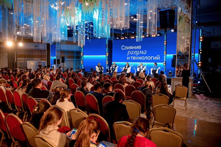 Как привлечь практиков в школы и будущее EdTech обсудили на конференции EdCrunch