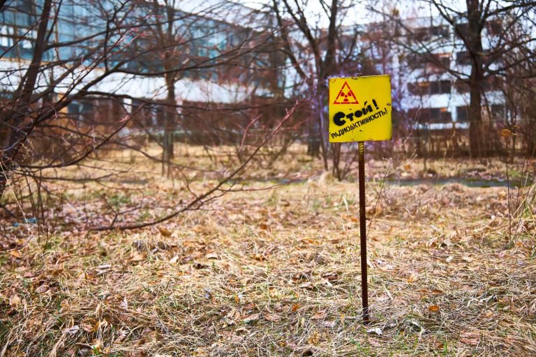 Обычное средство от отравления убирает из воды ядерные отходы