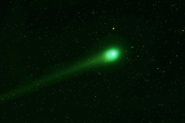 Посмотрите, как выглядела «рождественская комета» во время сближения с Солнцем