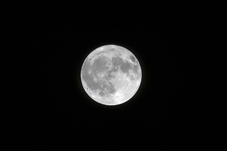 Посмотрите на самое подробное изображение кратера на Луне, сделанное с Земли