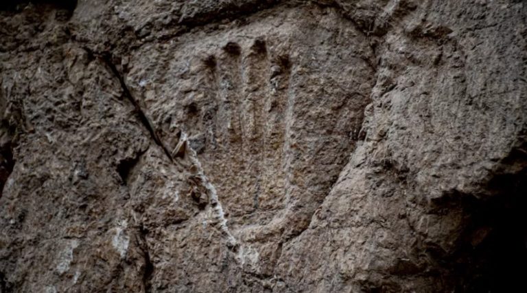 Таинственный отпечаток под землей удивил ученых. Ему больше 1 000 лет